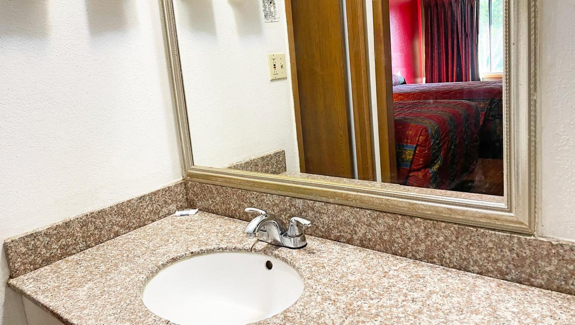 Express Inn Thomson Ngoại thất bức ảnh